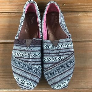 TOMS Women’s size 7!